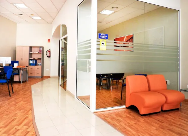 Magnífico local comercial junto a la Plaza Andalucía — 6