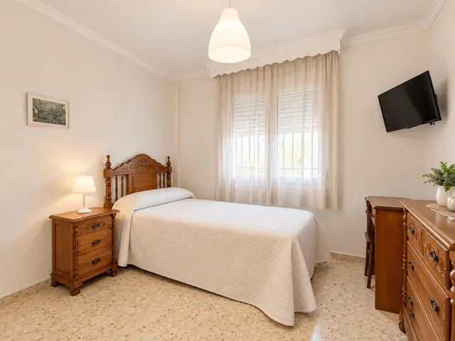 VIVIENDA CON PATIO, GARAJE Y COCINA EXTERIOR EN ZONA RESIDENCIAL — 13