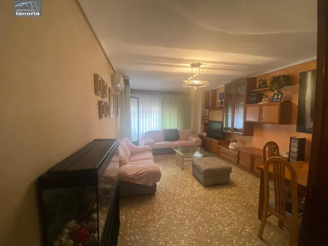 Grupo la Noria VENDE amplio piso SIN ascensor. 4 hab, 2 Baños. Completamente AMUEBLADO y EQUIPADO. — 23