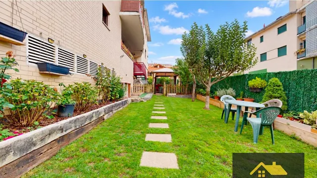 Se vende Bajo de 150m2 con jardín de 140m2 y 2 piscinas comunitarias en Sopuerta, Vizcaya — 40