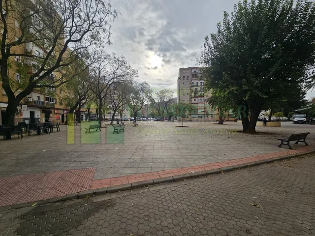 ¡Local reformado en venta en Plaza del Generalife, Sevilla! - foto 5