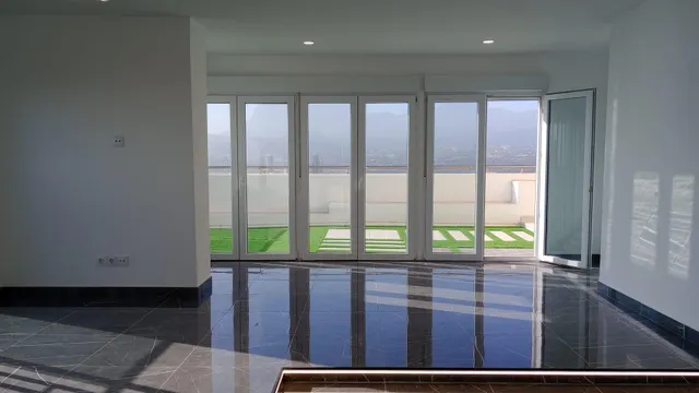 Impresionante Ático -Dúplex reformado de lujo y vistas magnificas al mar y bahía de Benidorm. — 21