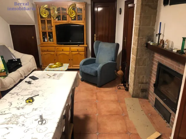 Casa de pueblo, para entrar a vivir, en entorno privilegiado - foto 2