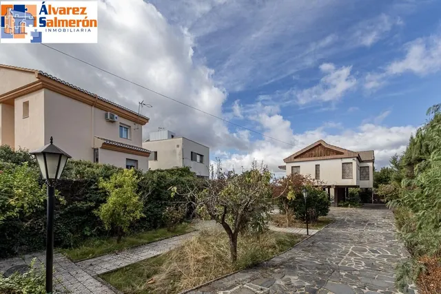 Gran casa con parcela y piscina en Cájar — 32