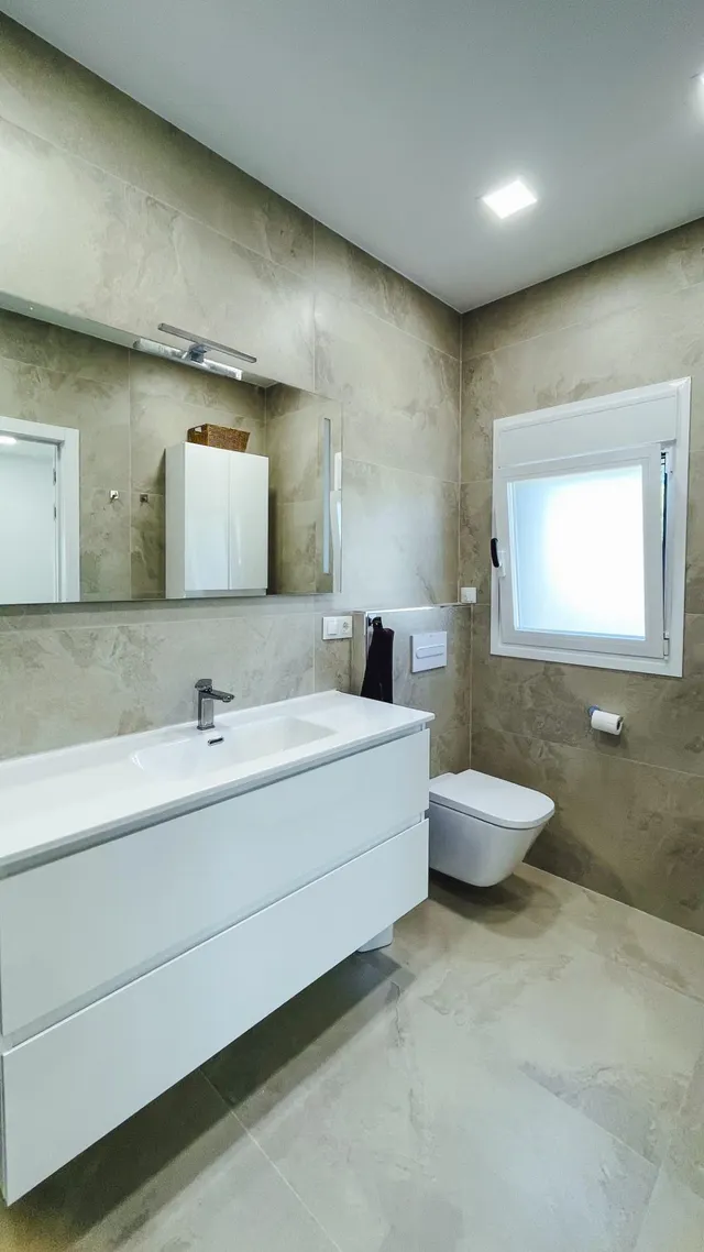 Chalet de lujo en venta en Benidorm: 6 dormitorios y 4 baños dividido en 2 casas independientes — 25