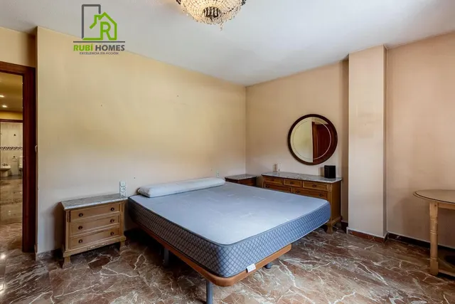 AMPLIO PISO EN VENTA JUNTO A PLAZA DE TOROS - GRANADA — 18