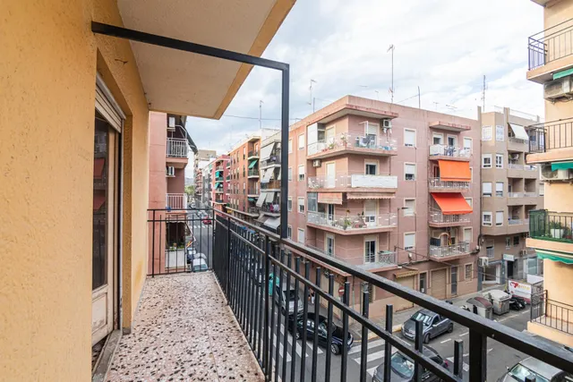 Piso de 4 habitaciones con ascensor en Altabix - Elche — 2