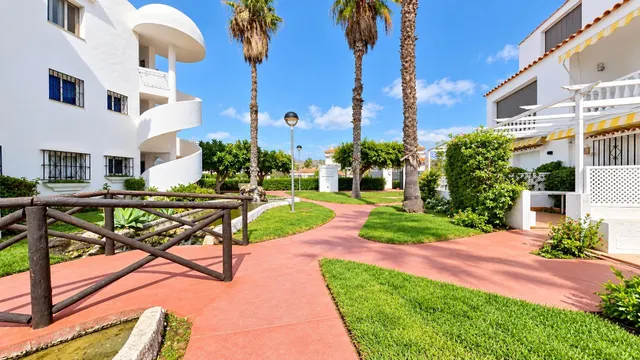 Exclusivo piso todo exterior en Laguna Beach, Torrox — 37