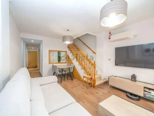 Duplex reformado junto al paseo marítimo y el parque Reina Sofía. — 4