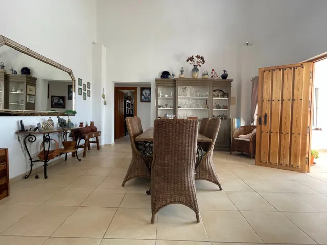Exclusivo chalet con 9000m2 de parcela — 37