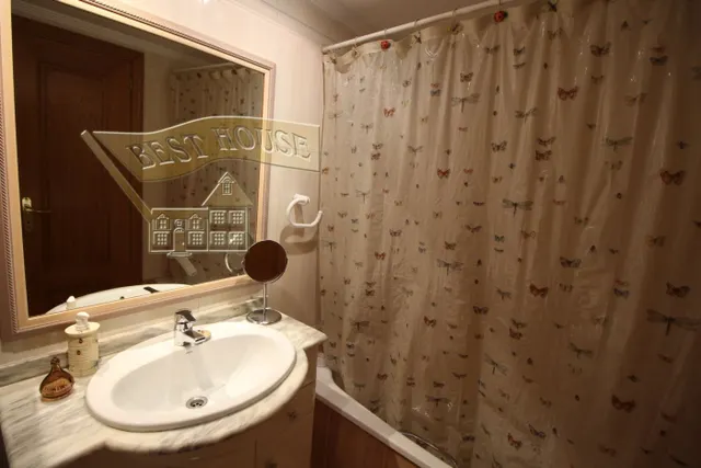 EXCLUSIVO CHALET ESQUINERO EN LA PATACONA — 42