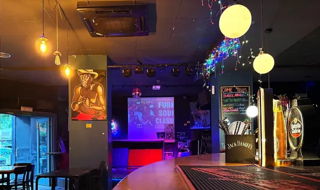 Traspaso de pub en funcionamiento en Valencia – funkadelia — 5