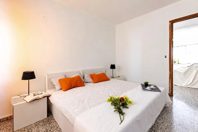 Piso con gran balcón en Avenida Burjasot — 28
