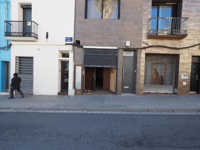 SE VENDE LOCAL COMERCIAL EN TERRASSA, ZONA CENTRO — 18