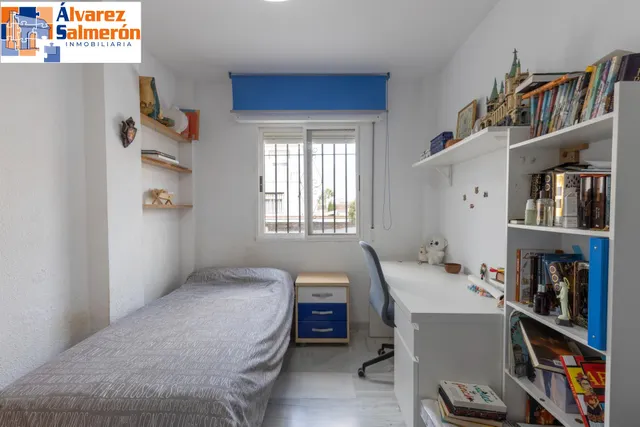 Casa independiente con piscina en La Zubia. — 13