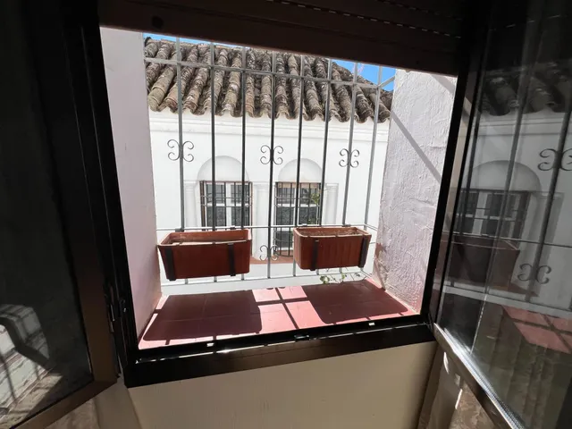 Gran casa con garaje y Local en Plaza Santa Marina — 23