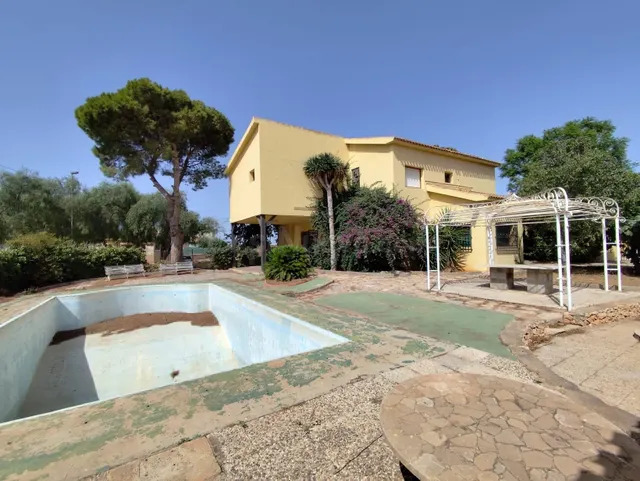 Espectacular villa con piscina y amplios jardines en los urrutias — 28