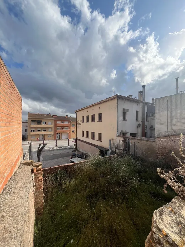 Parcela para edificar en pleno centro con 190 m2 por 45.000 Eur — 6