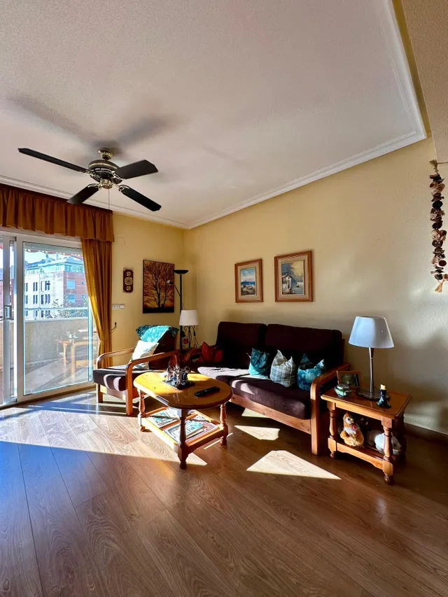 Se vende piso con garaje cerrado y terraza de 10 m2 en Torrevieja — 10