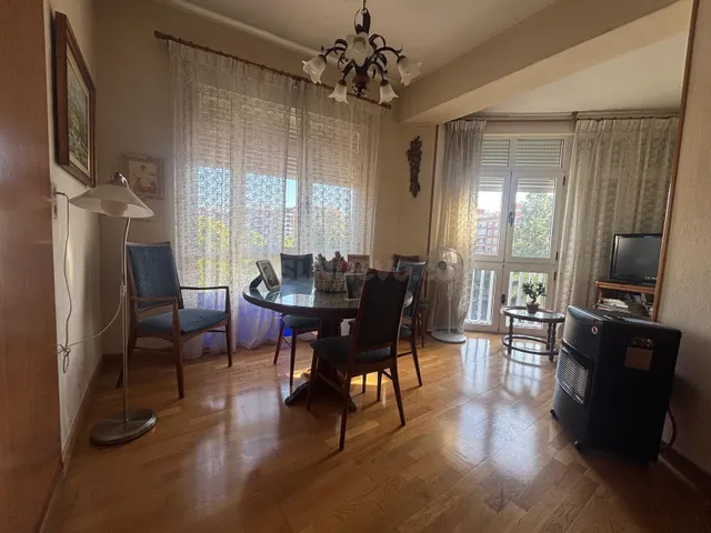 SE VENDE PISO AMPLIO Y LUMINOSO EN LA PLAZA CIRCULAR - foto 3