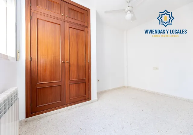 Vive en el corazón de Armilla: 4 dormitorios, patio, terraza y garaje — 13