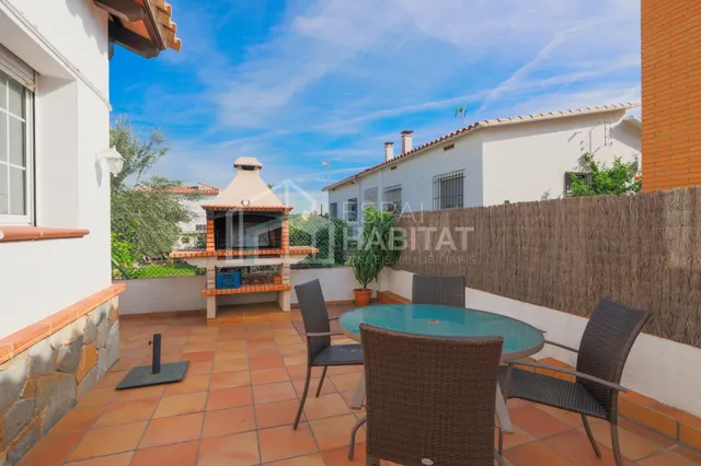 Casa a cuatro vientos en premia de dalt — 12