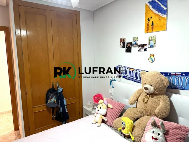 Piso con urbanización y garaje en ciudad jardín — 9