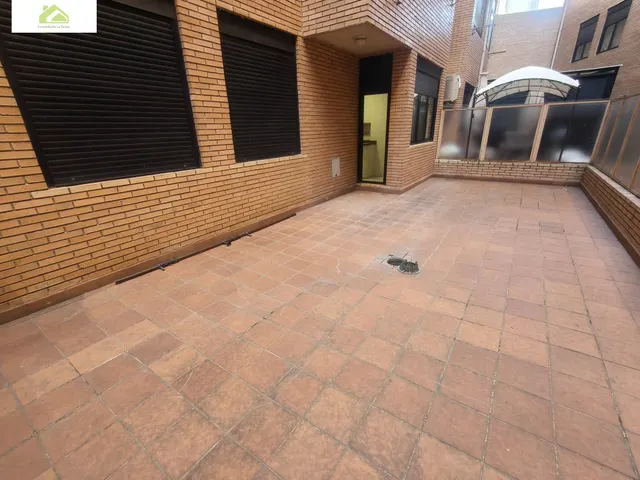 Piso en alquiler en avenida portugal de 4 dormitorios con garaje y trastero — 12