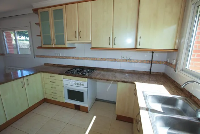 Chalet independiente con gran terraza en Calafell — 9