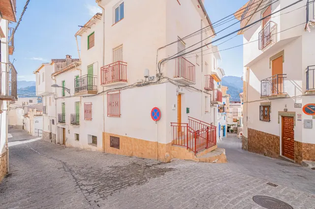 La mejor casa rural de Güejar Sierra se acaba de poner a la venta — 5