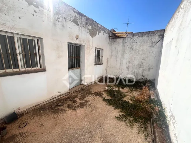 Local convertible en vivienda adosada junto al centro — 2