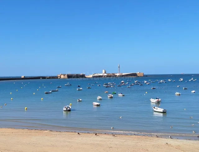 MAGNÍFICA VIVIENDA EN EL CENTRO DE CADIZ