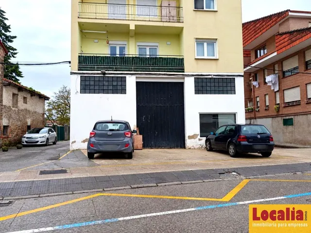 Nave altamente comercial en Torrelavega - foto 2