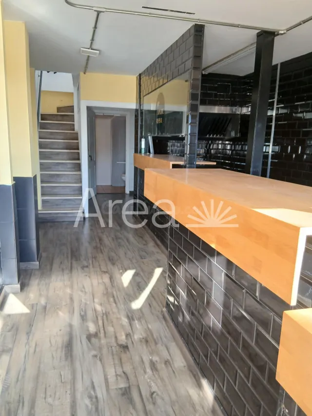 Local zona Ctra. Argentona-NII, de 95 m2 construidos en dos  - foto 2