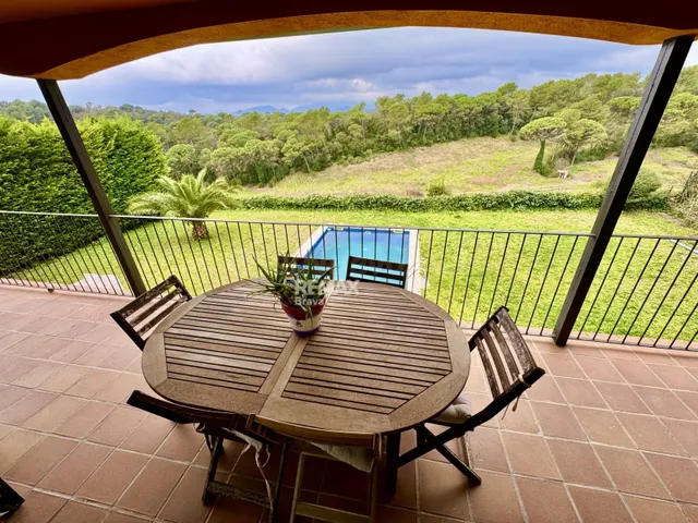 Sant Julià de Ramis · Golf Girona | Villa con piscina y vist