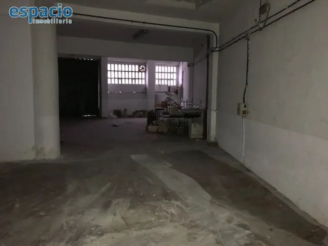 SE VENDE LOCAL ZONA CENTRO — 4