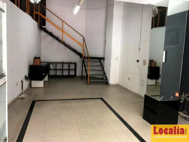 Amplio local en alquiler o venta, Torrelavega — 2