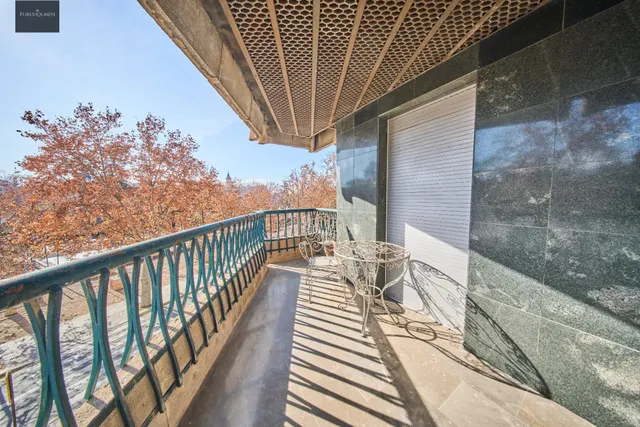 Residencia exclusiva en Paseo del Salón con vistas despejadas — 23