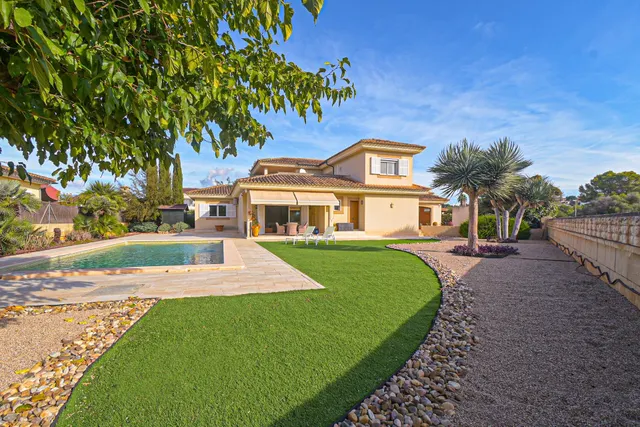 Exclusivo unifamiliar con jardín y piscina en Sant Marçal — 17