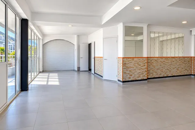 Amplio local comercial en esquina en el Centro Comercial de Puerto Rico — 11
