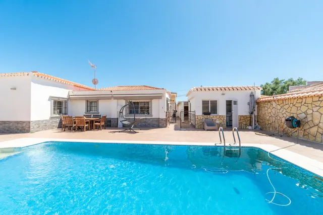 CHALET independiente con piscina privada y parcela segregable de 809 m2 en Torreta Florida — 29