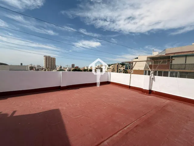 Piso en venta en Alicante. 85m2, 3 habitaciones, 1 baño con bañera, tercera planta con ascensor. zona de campoamor — 40