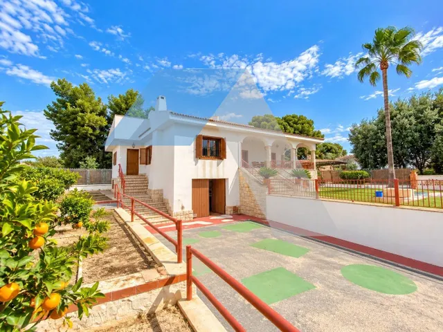 Chalet en parcela urbana con piscina privada en san vicente del raspeig — 48