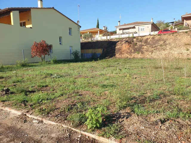 Parcela edificable de 424 m2 en la urbanización Les Roques,  - foto 3