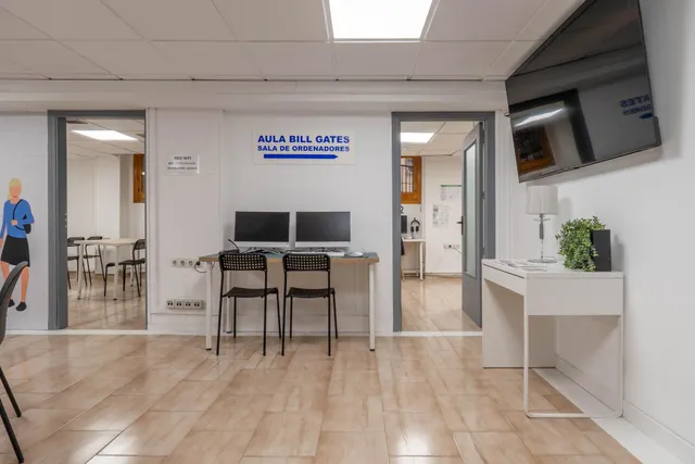 Venta de amplio y funcional local en zona inmejorable (avda. madrid) - Granada — 38