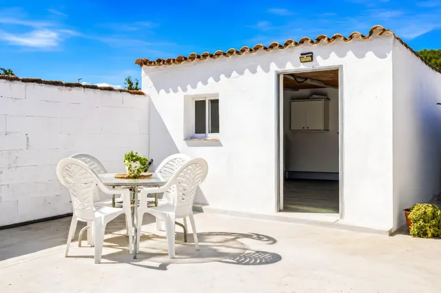 Chalet con amplia parcela en El Sotillo — 46