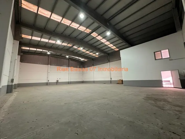 REF 7110 NAVE INDUSTRIAL 750 M2 CON OFICINAS Y 2 PORTALONES 