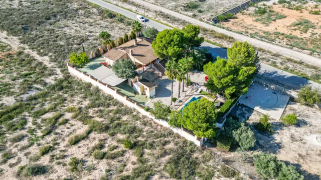 Chalet con parcela de 3.000m2, en paraje La Matanza — 34