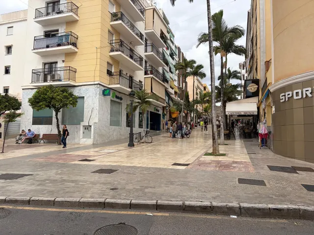 Piso en alquiler de larga temporada en Avenida Blas Infante – 1.300 €/mes — 21