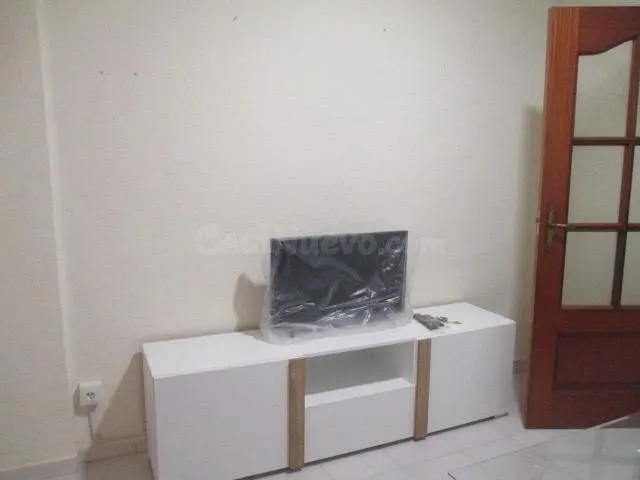 VIVIENDA PARA ESTUDIANTES EN CAMINO DE RONDA JUNTO AL RIO — 3